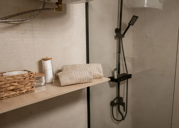 Apartment Oasis - Quiet, Cozy & Convenient *